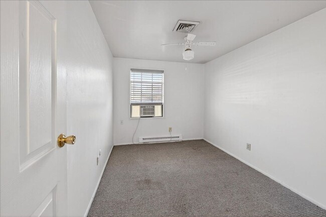 Building Photo - 717-717 Southfield Ct