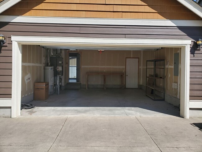 Building Photo - 3259 McKern Pl