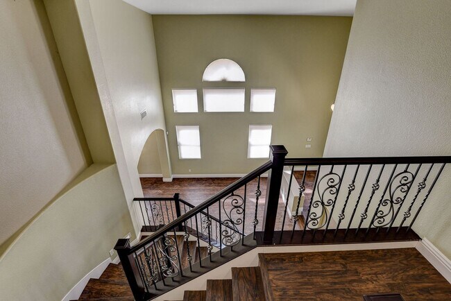 Building Photo - Stunning Summerlin Pool Home!