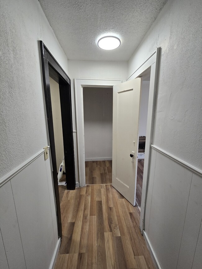 Building Photo - 1210 N Crain St