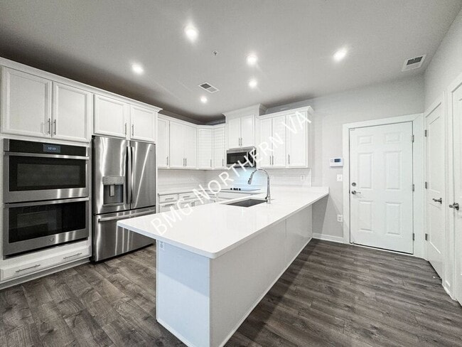 Building Photo - 206 Park Central Ter