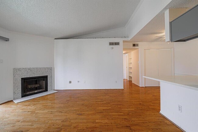Building Photo - 3770 Lovers Wood Ln
