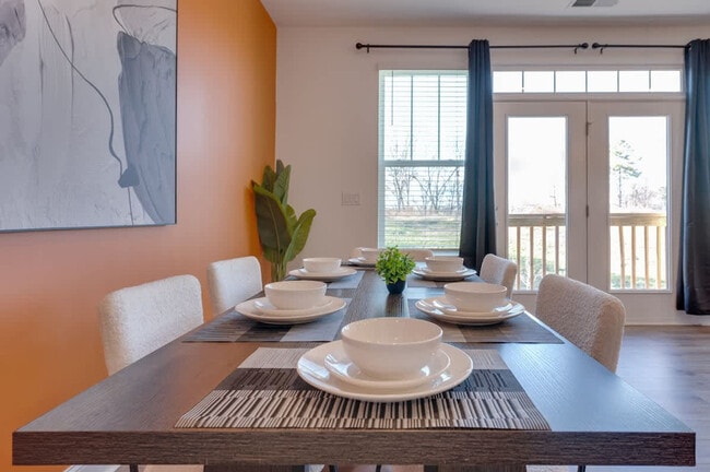 Building Photo - 3920 Oakdale Rd