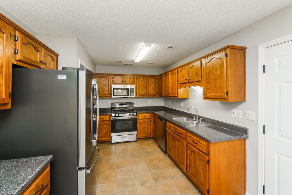 Building Photo - 13227 Sandbourne S