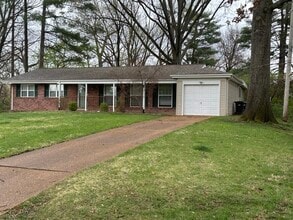 Building Photo - 3 Bedroom 2 Bathroom in Parkway North School District!