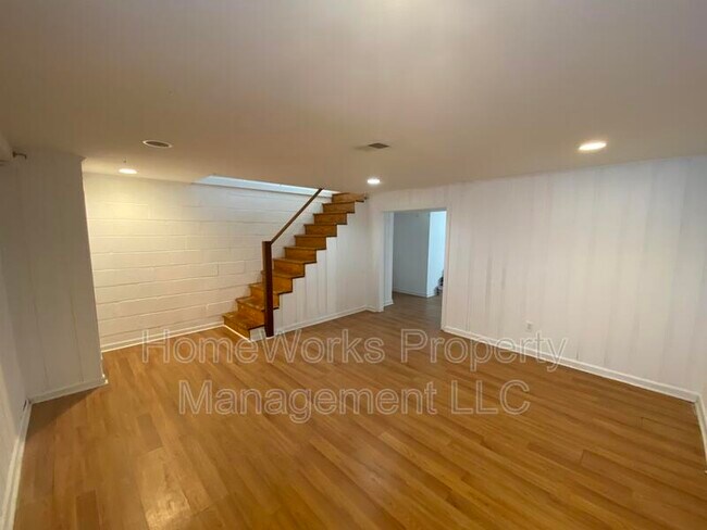 Building Photo - 1127 Deanwood Rd
