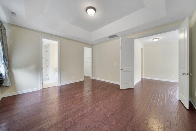 Building Photo - Gorgeous 4 Bed 3.5 Bath Home with Basement...
