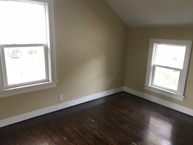 Building Photo - Amazing 3-Bedroom 1.5-Bath Home