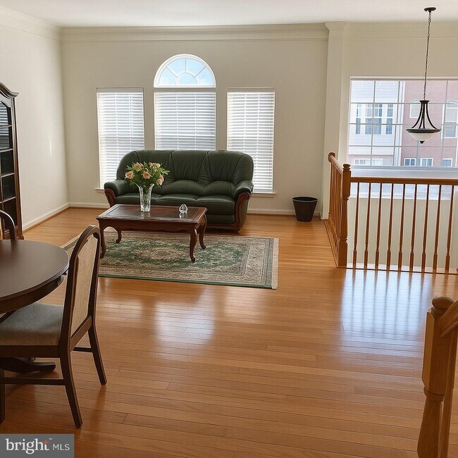 Primary Photo - 211 Langley Ct