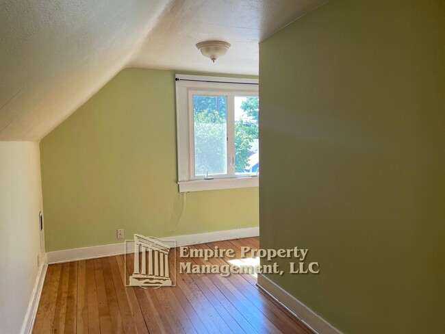 Building Photo - 1764 W 9th Pl