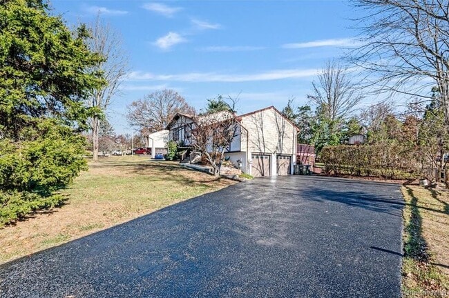 Building Photo - 93 Capital Dr