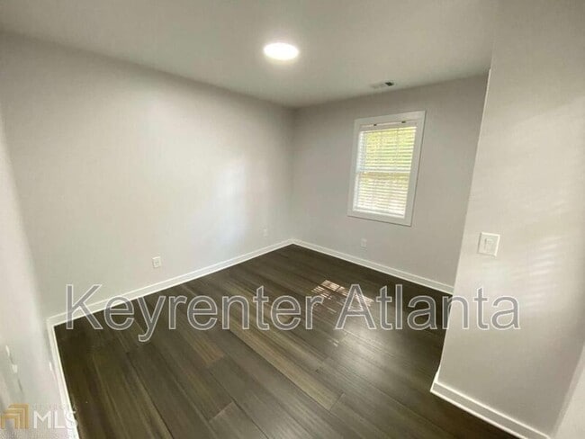 Building Photo - 1127 Dobbs Dr SE