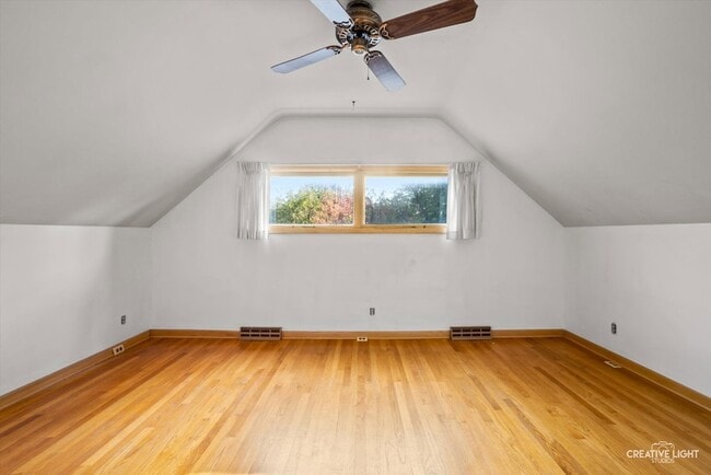 Building Photo - 38W686 Glenview Dr