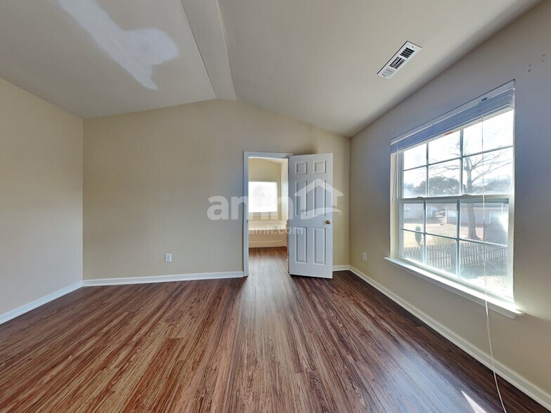 Building Photo - 4 Comesee Ct