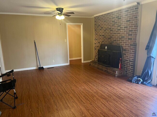 Building Photo - 3915 Elnora Dr