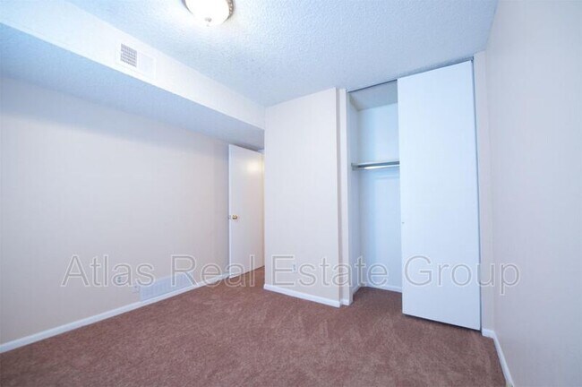 Building Photo - 459 Wright St