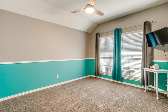 Building Photo - 3309 Comal Dr