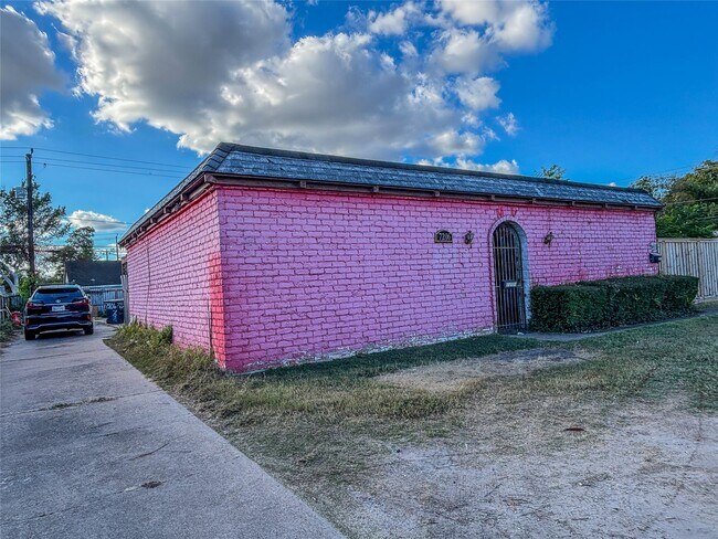 Building Photo - 7206 S Gessner Rd