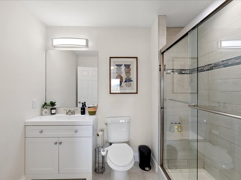 second bathroom - 3209 Lohr Rd