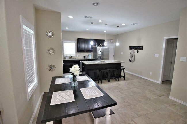 Building Photo - 314 Fairway Dr