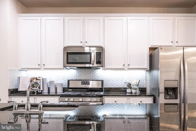 Building Photo - 3541 Woodlake Dr