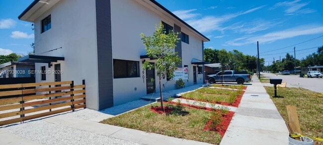 Building Photo - 1901 NW 51st Terrace