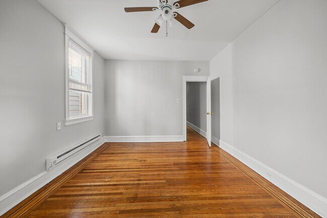 Building Photo - 1609 W Nedro Ave