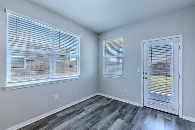 Building Photo - 225 Baum Dr