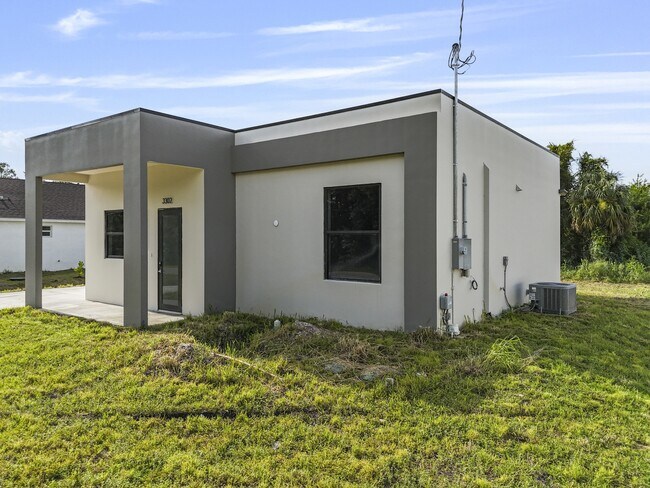 Building Photo - 3302 56th St W