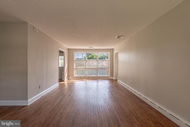 Building Photo - 360 Hollowbrook Dr