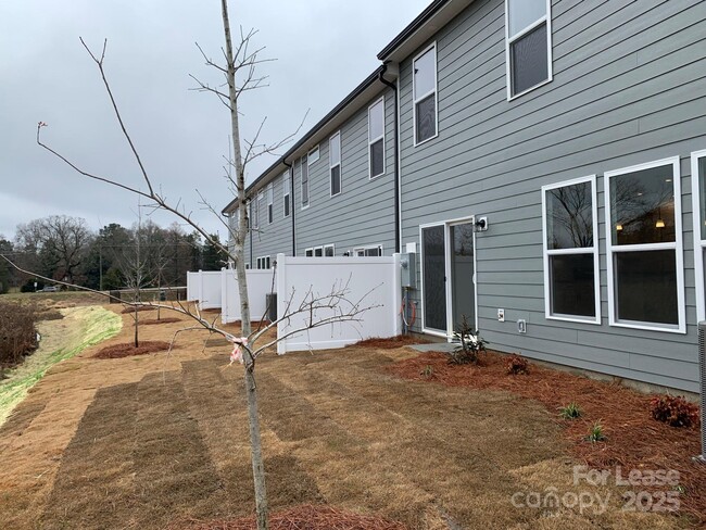 Building Photo - 23042 Clarabelle Dr