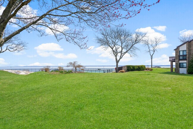 Building Photo - 17 Waters Edge