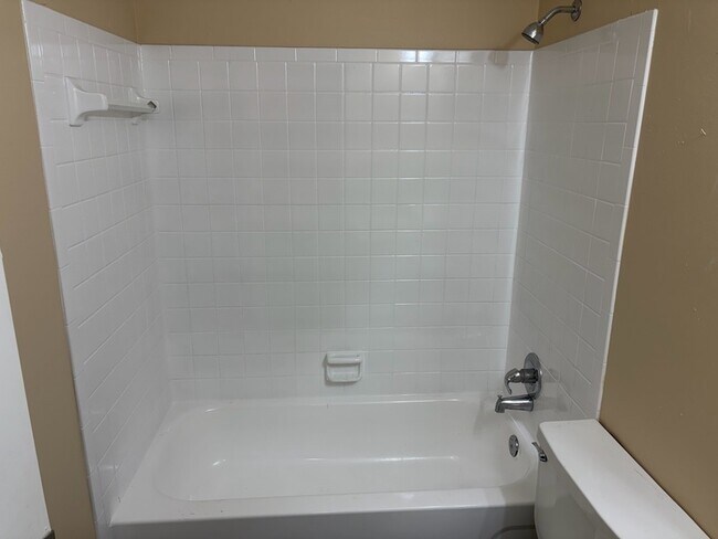 Building Photo - 2346 Horne Ave