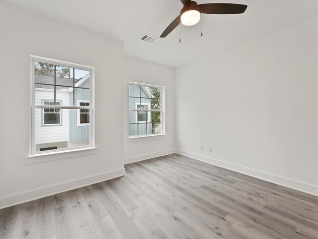 Building Photo - 4018 Northfield Ln