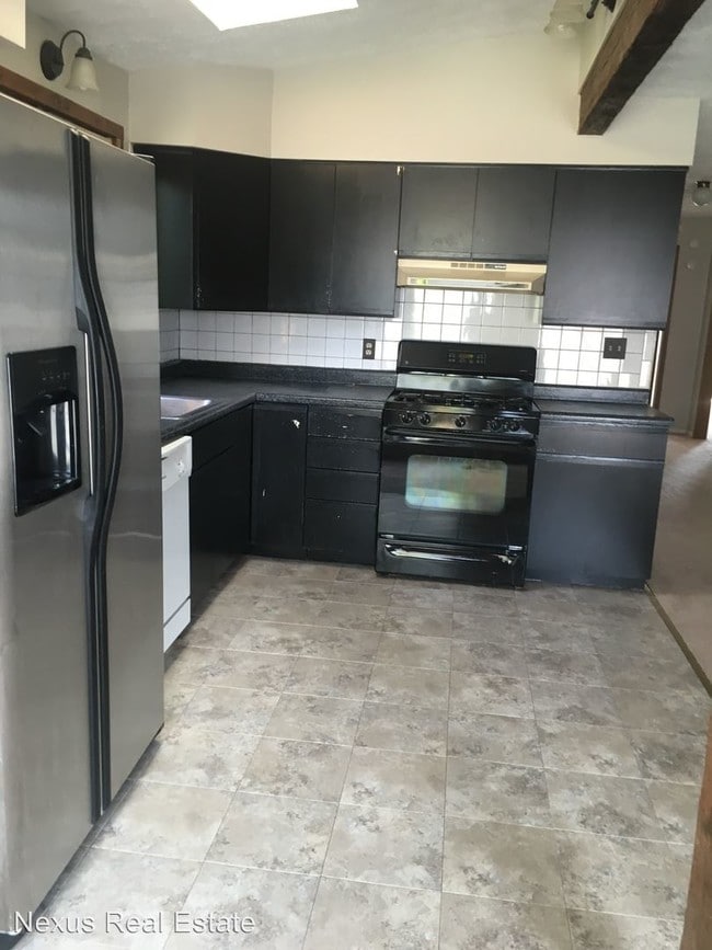 Building Photo - 5747 Holden St