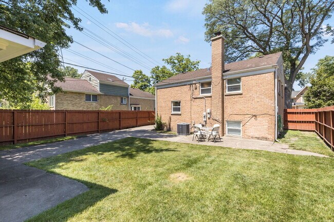Building Photo - 47 Hackberry Ln