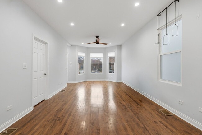 Building Photo - 4151 W Fullerton Ave