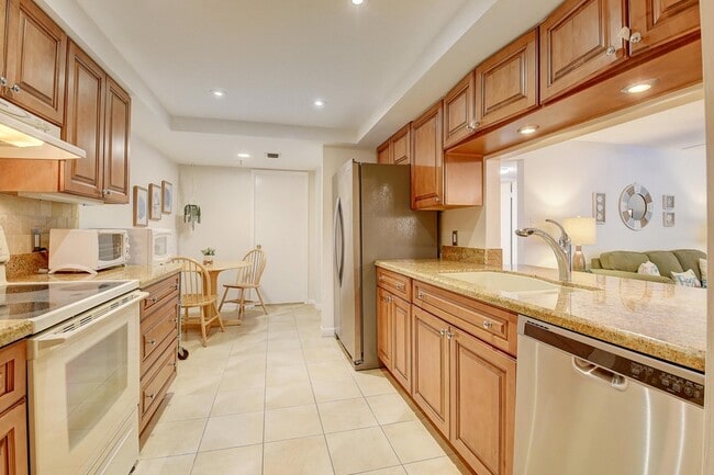 Building Photo - 950 Lavers Cir