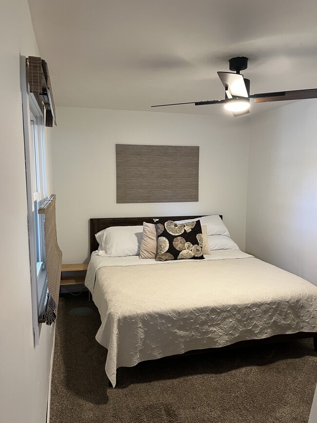 Building Photo - 3975 Sunset Dr