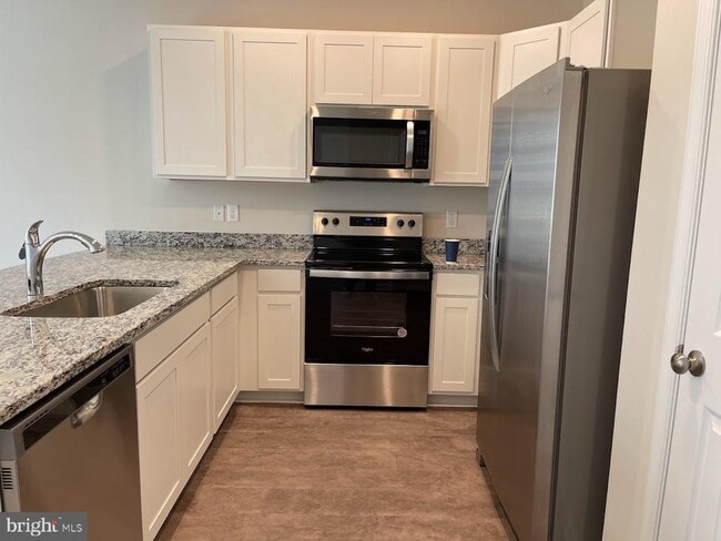 Primary Photo - 172 College Dr