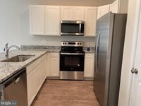 Building Photo - 172 College Dr