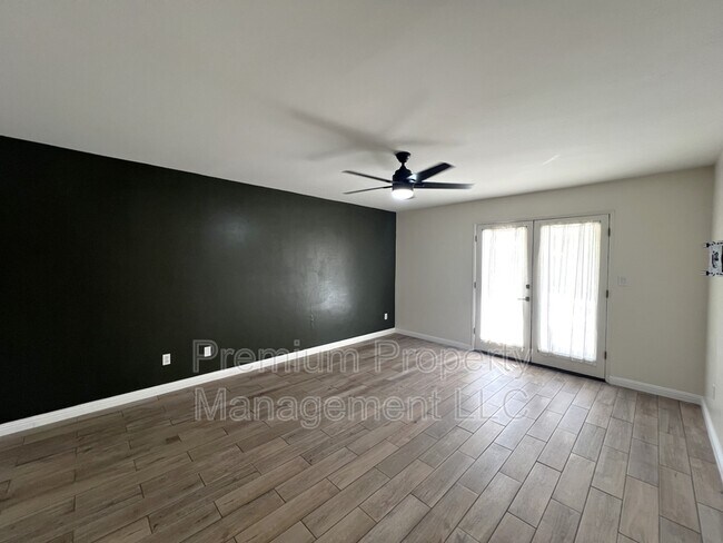 Building Photo - 517 Brightwood St