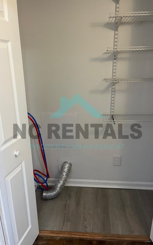 Building Photo - 1212 Red Oak Ave