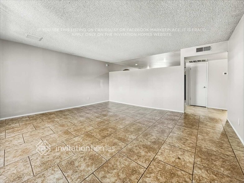 Building Photo - 5630 W Hubbell St