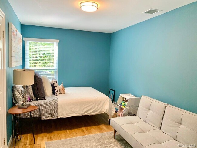 Building Photo - 61 Kings Point Rd