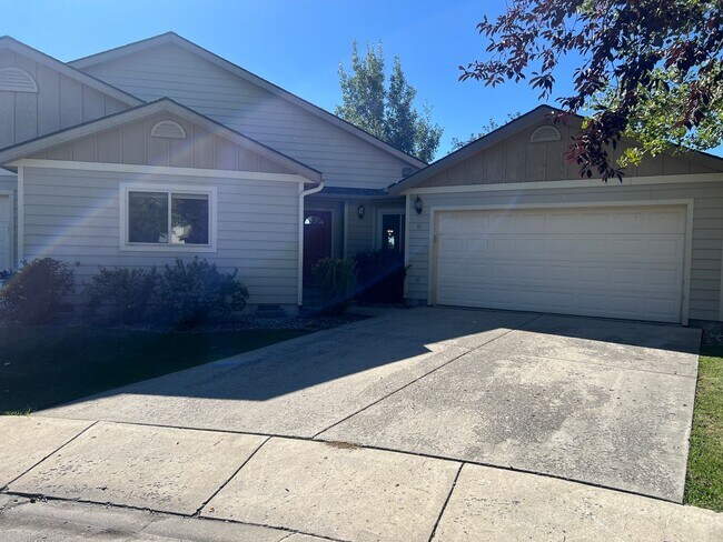 Building Photo - Located on Bridger Golf Course