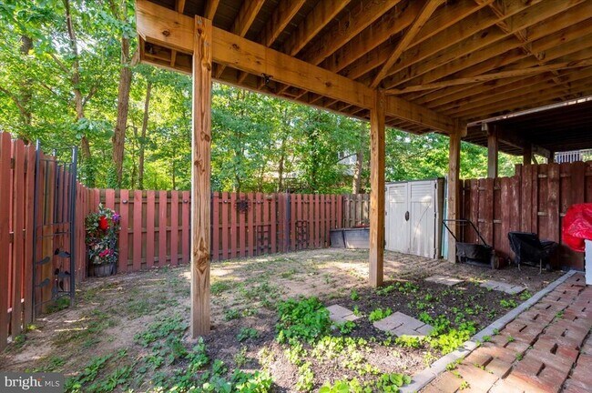 Building Photo - 2209 Commissary Cir