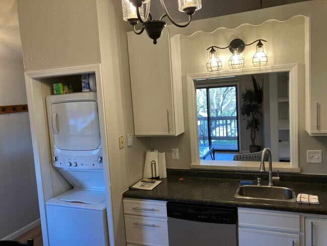 Building Photo - 1371 W 18th Ave