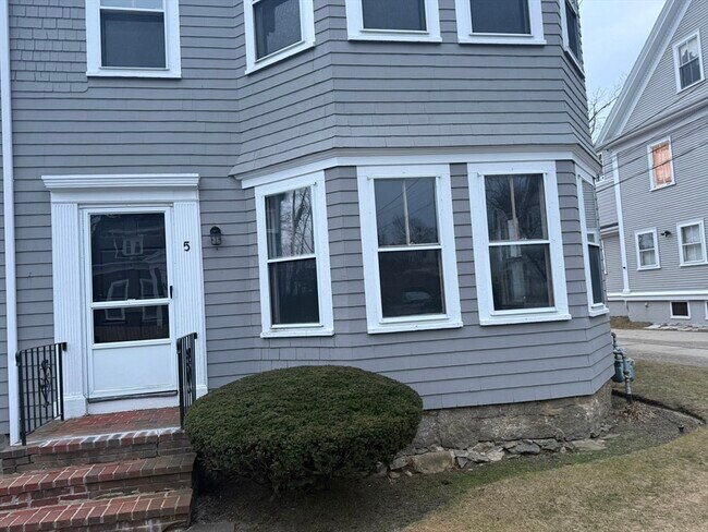 Building Photo - 5 Lothrop St