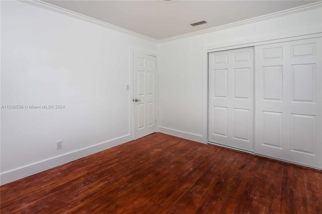 Building Photo - 1404 Plunkett St